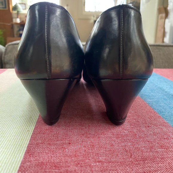 Ferragamo Black Leather Pumps - Picture 3 of 7